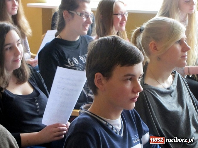 Zdjęcie w galerii na portalu naszraciborz.pl: Potęga muzyki w RCK. Ruszyły warsztaty wokalne z fenomenalnym instruktorem wiadomości z regionu