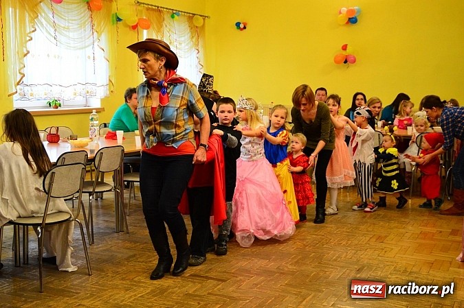 Zdjęcie w galerii na portalu naszraciborz.pl: Bal przebierańców z krzanowickim DFK wiadomości z regionu