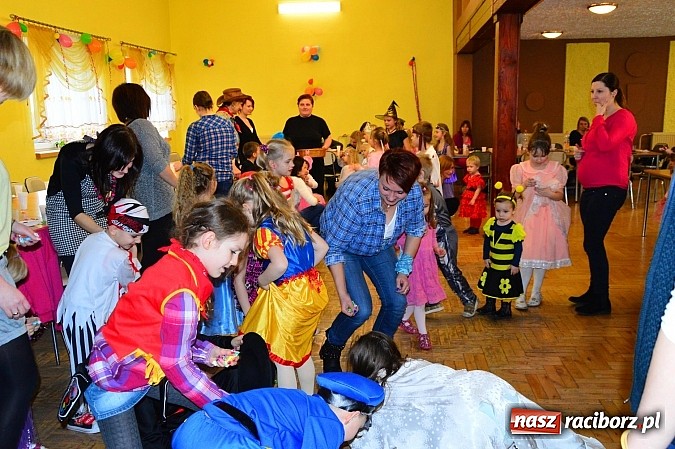 Zdjęcie w galerii na portalu naszraciborz.pl: Bal przebierańców z krzanowickim DFK wiadomości z regionu