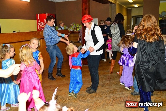 Zdjęcie w galerii na portalu naszraciborz.pl: Bal przebierańców z krzanowickim DFK wiadomości z regionu