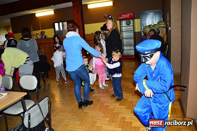 Zdjęcie w galerii na portalu naszraciborz.pl: Bal przebierańców z krzanowickim DFK wiadomości z regionu