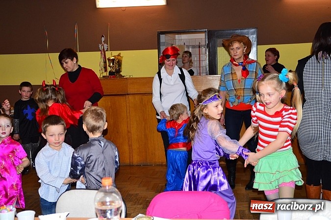 Zdjęcie w galerii na portalu naszraciborz.pl: Bal przebierańców z krzanowickim DFK wiadomości z regionu