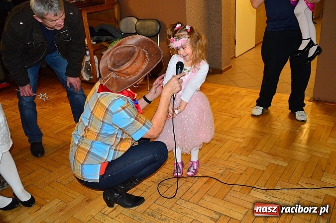 Zdjęcie w galerii na portalu naszraciborz.pl: Bal przebierańców z krzanowickim DFK wiadomości z regionu