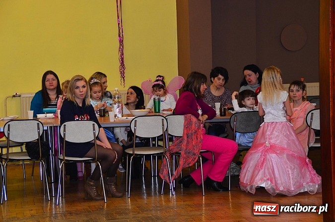 Zdjęcie w galerii na portalu naszraciborz.pl: Bal przebierańców z krzanowickim DFK wiadomości z regionu