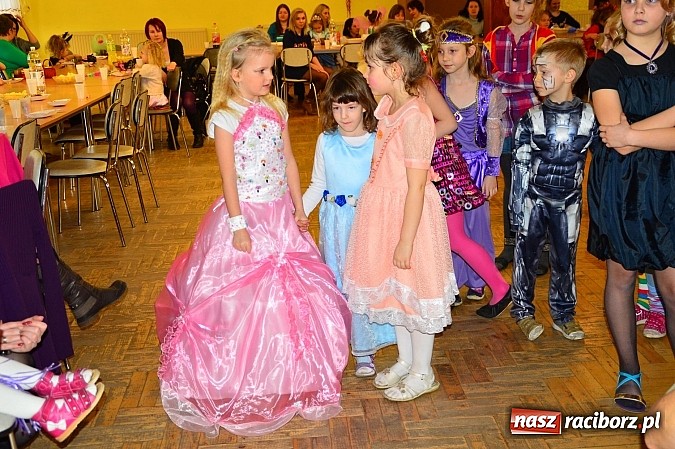Zdjęcie w galerii na portalu naszraciborz.pl: Bal przebierańców z krzanowickim DFK wiadomości z regionu