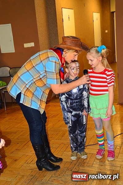 Zdjęcie w galerii na portalu naszraciborz.pl: Bal przebierańców z krzanowickim DFK wiadomości z regionu