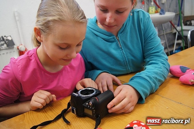 Zdjęcie w galerii na portalu naszraciborz.pl: Dzieci w Nędzy w ferie się nie nudzą: uczyły się fotografii wiadomości z regionu