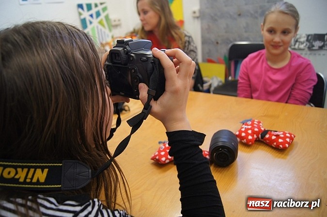 Zdjęcie w galerii na portalu naszraciborz.pl: Dzieci w Nędzy w ferie się nie nudzą: uczyły się fotografii wiadomości z regionu