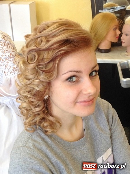 Zdjęcie w galerii na portalu naszraciborz.pl: Warsztaty fryzjerskie w ZSZ wiadomości z regionu