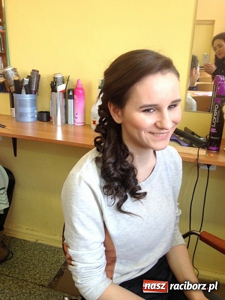 Zdjęcie w galerii na portalu naszraciborz.pl: Warsztaty fryzjerskie w ZSZ wiadomości z regionu