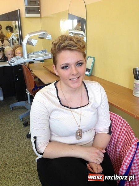 Zdjęcie w galerii na portalu naszraciborz.pl: Warsztaty fryzjerskie w ZSZ wiadomości z regionu