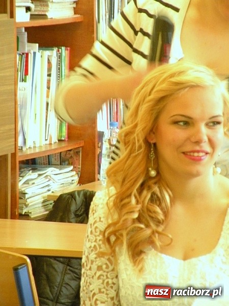 Zdjęcie w galerii na portalu naszraciborz.pl: Warsztaty fryzjerskie w ZSZ wiadomości z regionu