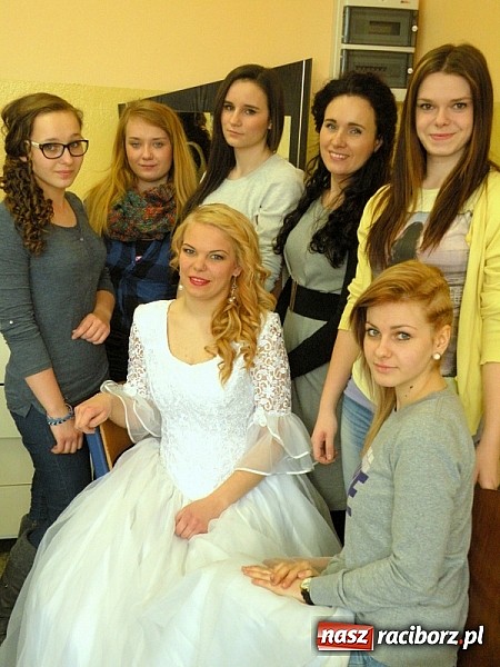 Zdjęcie w galerii na portalu naszraciborz.pl: Warsztaty fryzjerskie w ZSZ wiadomości z regionu