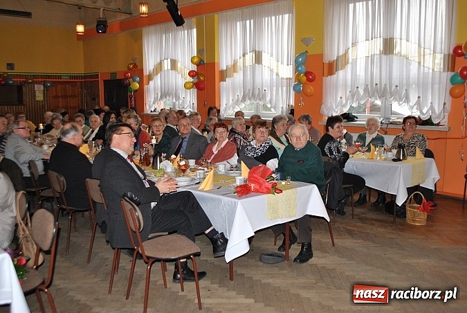 Zdjęcie w galerii na portalu naszraciborz.pl: Seniorzy świętowali w OSP Raszczyce wiadomości z regionu