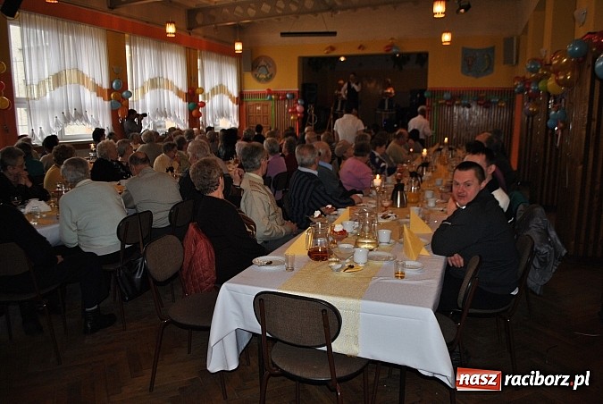 Zdjęcie w galerii na portalu naszraciborz.pl: Seniorzy świętowali w OSP Raszczyce wiadomości z regionu