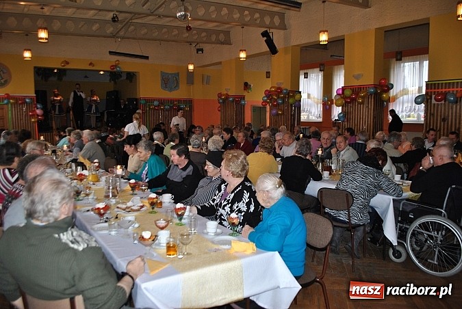 Zdjęcie w galerii na portalu naszraciborz.pl: Seniorzy świętowali w OSP Raszczyce wiadomości z regionu
