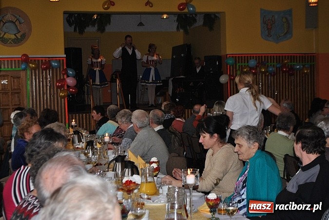 Zdjęcie w galerii na portalu naszraciborz.pl: Seniorzy świętowali w OSP Raszczyce wiadomości z regionu