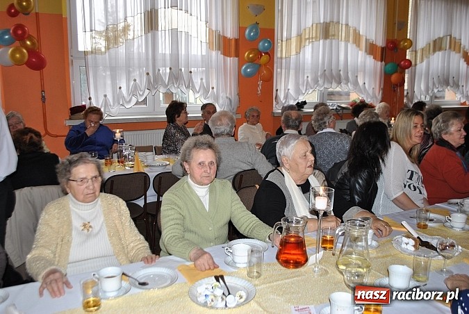 Zdjęcie w galerii na portalu naszraciborz.pl: Seniorzy świętowali w OSP Raszczyce wiadomości z regionu