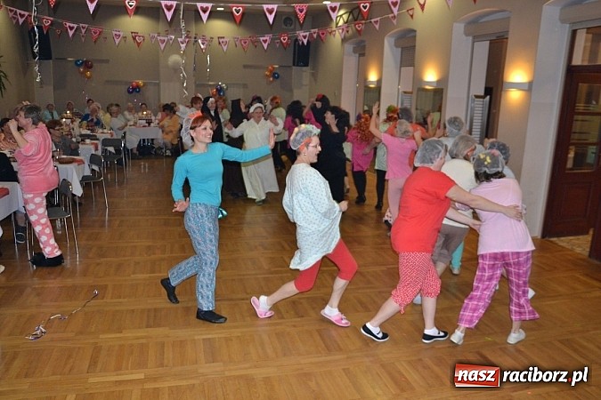 Zdjęcie w galerii na portalu naszraciborz.pl: Tłusty Czwartek, czy jak kto woli Babski Comber  wiadomości z regionu