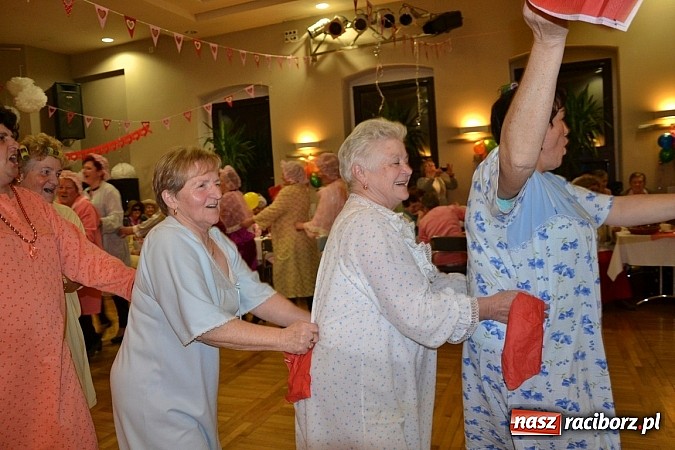 Zdjęcie w galerii na portalu naszraciborz.pl: Tłusty Czwartek, czy jak kto woli Babski Comber  wiadomości z regionu