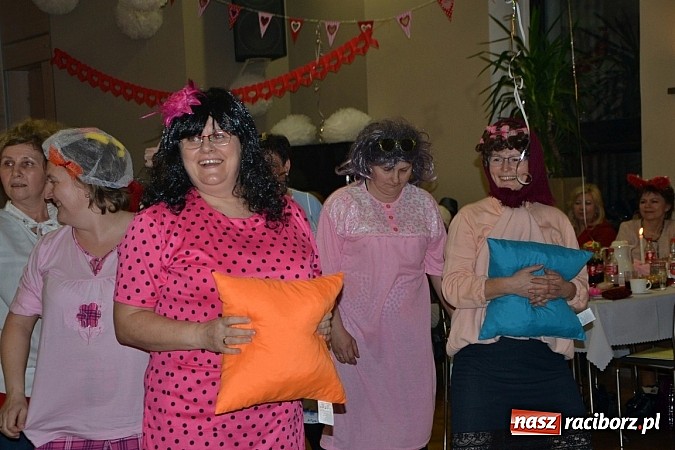 Zdjęcie w galerii na portalu naszraciborz.pl: Tłusty Czwartek, czy jak kto woli Babski Comber  wiadomości z regionu