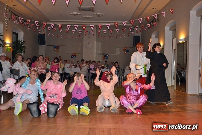 Zdjęcie w galerii na portalu naszraciborz.pl: Tłusty Czwartek, czy jak kto woli Babski Comber  wiadomości z regionu