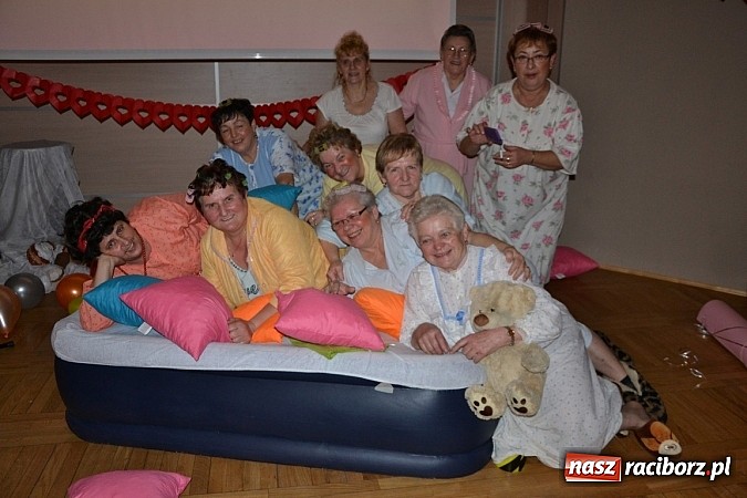 Zdjęcie w galerii na portalu naszraciborz.pl: Tłusty Czwartek, czy jak kto woli Babski Comber  wiadomości z regionu