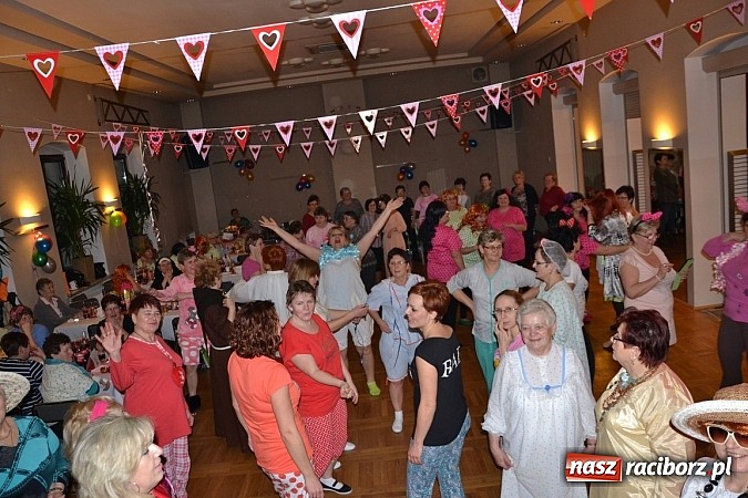 Zdjęcie w galerii na portalu naszraciborz.pl: Tłusty Czwartek, czy jak kto woli Babski Comber  wiadomości z regionu