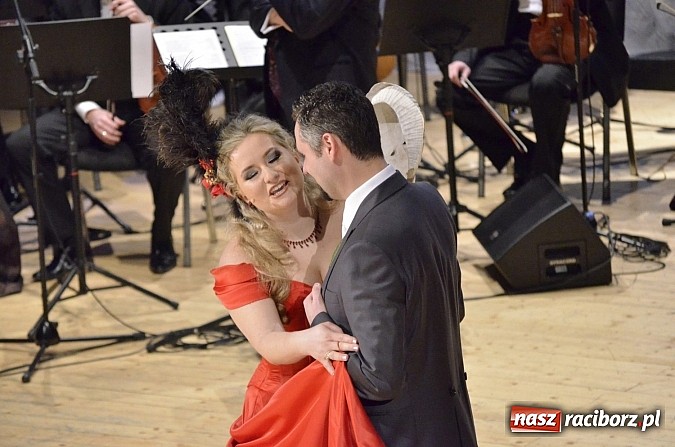 Zdjęcie w galerii na portalu naszraciborz.pl: Koncert karnawałowy we włoskim klimacie w Raciborskim Centrum Kultury wiadomości z regionu