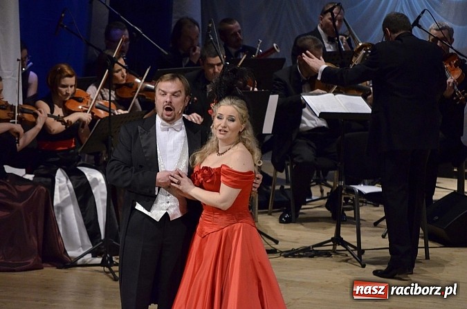 Zdjęcie w galerii na portalu naszraciborz.pl: Koncert karnawałowy we włoskim klimacie w Raciborskim Centrum Kultury wiadomości z regionu