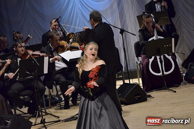 Zdjęcie w galerii na portalu naszraciborz.pl: Koncert karnawałowy we włoskim klimacie w Raciborskim Centrum Kultury wiadomości z regionu