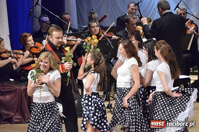 Zdjęcie w galerii na portalu naszraciborz.pl: Koncert karnawałowy we włoskim klimacie w Raciborskim Centrum Kultury wiadomości z regionu