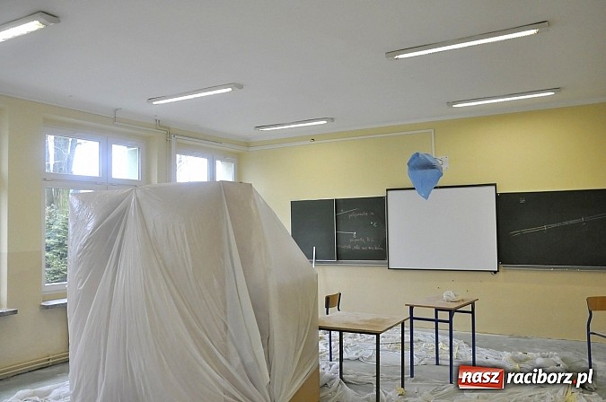 Zdjęcie w galerii na portalu naszraciborz.pl: Wychowankowie poprawczaka pomogli w remoncie ZSO w Rudniku wiadomości z regionu