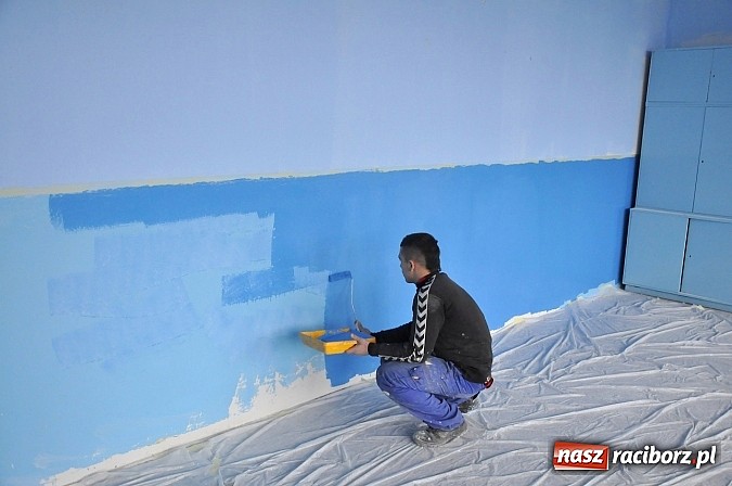Zdjęcie w galerii na portalu naszraciborz.pl: Wychowankowie poprawczaka pomogli w remoncie ZSO w Rudniku wiadomości z regionu