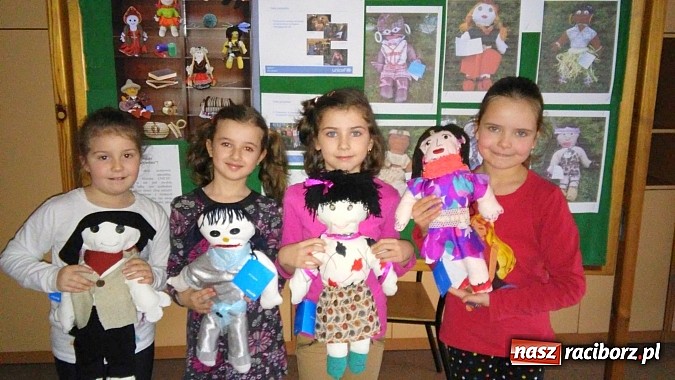 Zdjęcie w galerii na portalu naszraciborz.pl: Uczniowie tworkowskiego ZSO przyłączyli się do akcji UNICEF! Zebrali aż 930 złotych wiadomości z regionu