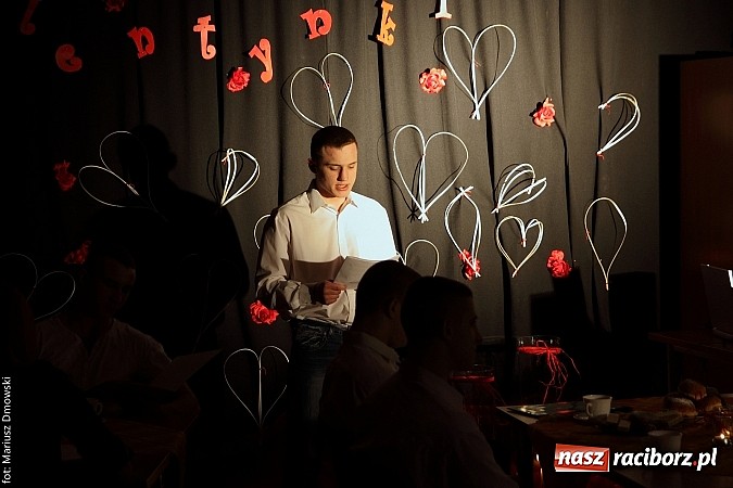 Zdjęcie w galerii na portalu naszraciborz.pl: Wiecz&oacute;r poezji, czyli dzień zakochanych w poprawczaku wiadomości z regionu