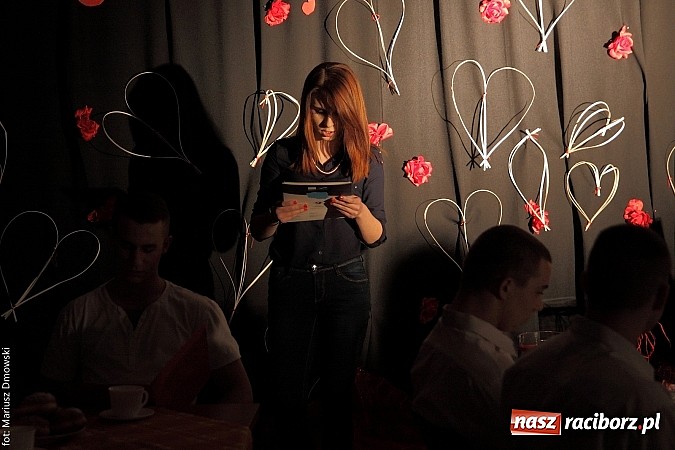 Zdjęcie w galerii na portalu naszraciborz.pl: Wiecz&oacute;r poezji, czyli dzień zakochanych w poprawczaku wiadomości z regionu