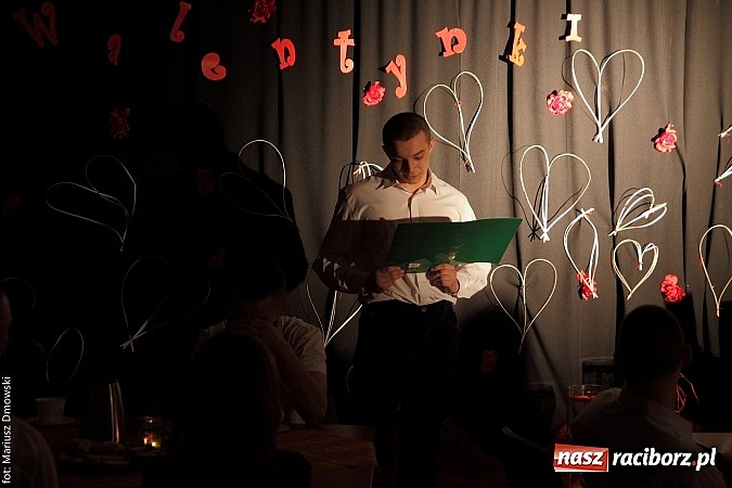 Zdjęcie w galerii na portalu naszraciborz.pl: Wiecz&oacute;r poezji, czyli dzień zakochanych w poprawczaku wiadomości z regionu
