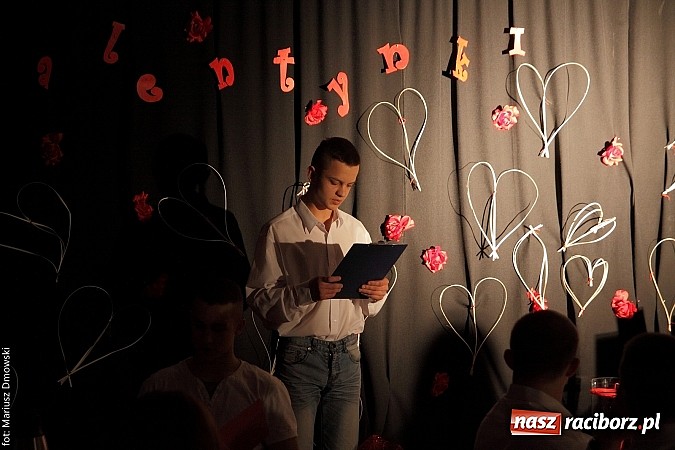 Zdjęcie w galerii na portalu naszraciborz.pl: Wiecz&oacute;r poezji, czyli dzień zakochanych w poprawczaku wiadomości z regionu