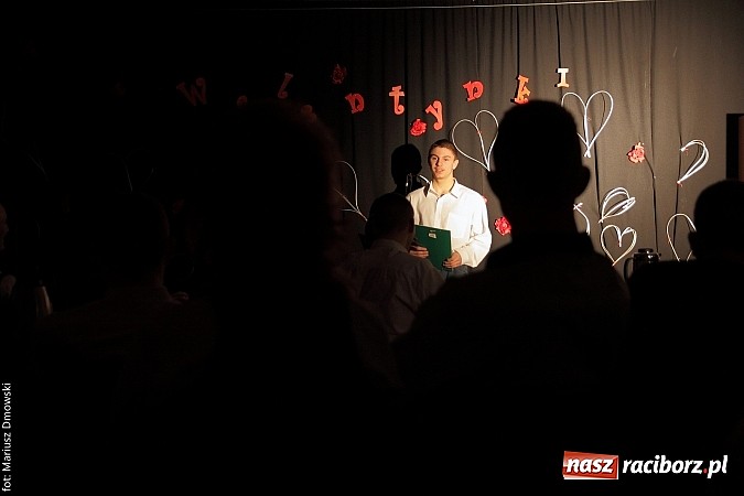 Zdjęcie w galerii na portalu naszraciborz.pl: Wiecz&oacute;r poezji, czyli dzień zakochanych w poprawczaku wiadomości z regionu