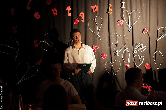 Zdjęcie w galerii na portalu naszraciborz.pl: Wiecz&oacute;r poezji, czyli dzień zakochanych w poprawczaku wiadomości z regionu