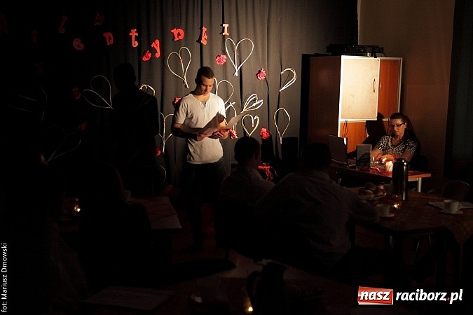 Zdjęcie w galerii na portalu naszraciborz.pl: Wiecz&oacute;r poezji, czyli dzień zakochanych w poprawczaku wiadomości z regionu
