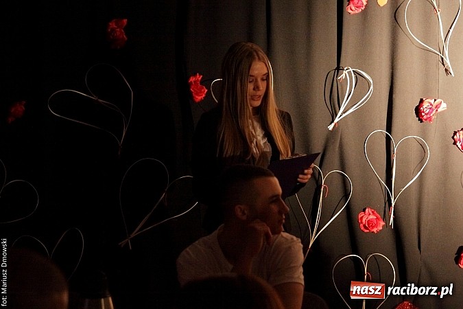 Zdjęcie w galerii na portalu naszraciborz.pl: Wiecz&oacute;r poezji, czyli dzień zakochanych w poprawczaku wiadomości z regionu