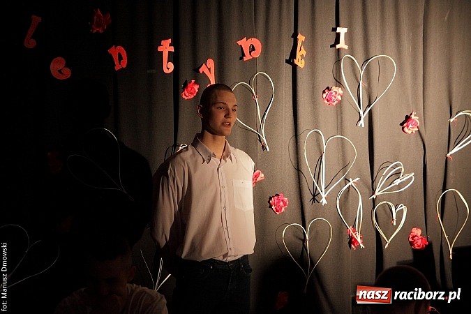 Zdjęcie w galerii na portalu naszraciborz.pl: Wiecz&oacute;r poezji, czyli dzień zakochanych w poprawczaku wiadomości z regionu
