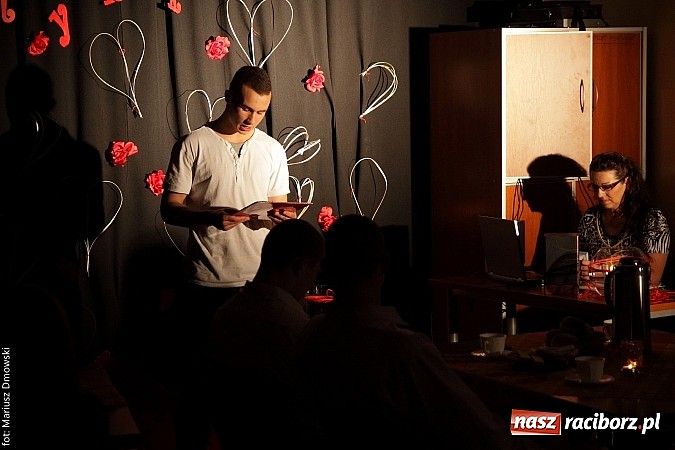 Zdjęcie w galerii na portalu naszraciborz.pl: Wiecz&oacute;r poezji, czyli dzień zakochanych w poprawczaku wiadomości z regionu