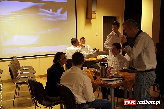 Zdjęcie w galerii na portalu naszraciborz.pl: Wiecz&oacute;r poezji, czyli dzień zakochanych w poprawczaku wiadomości z regionu