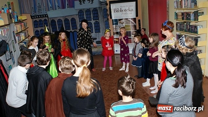 Zdjęcie w galerii na portalu naszraciborz.pl: Bal w… Hogwarcie na koniec ferii w bibliotece wiadomości z regionu