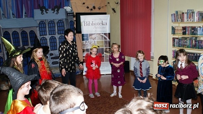 Zdjęcie w galerii na portalu naszraciborz.pl: Bal w… Hogwarcie na koniec ferii w bibliotece wiadomości z regionu