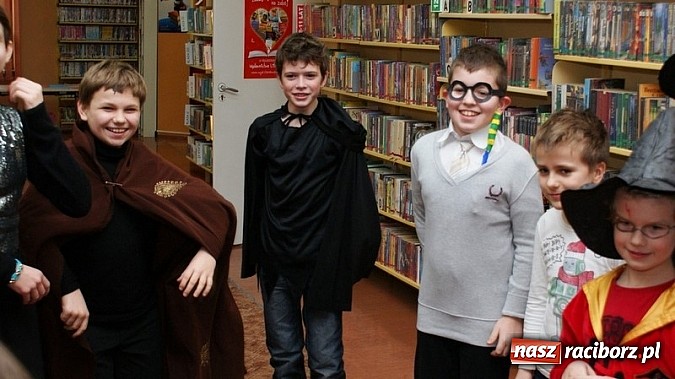 Zdjęcie w galerii na portalu naszraciborz.pl: Bal w… Hogwarcie na koniec ferii w bibliotece wiadomości z regionu