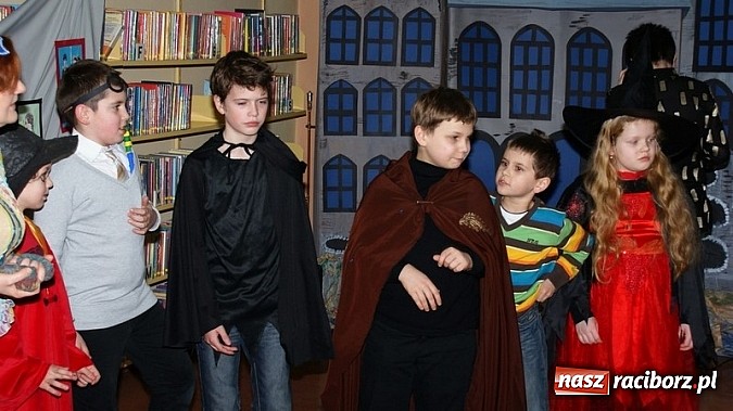 Zdjęcie w galerii na portalu naszraciborz.pl: Bal w… Hogwarcie na koniec ferii w bibliotece wiadomości z regionu